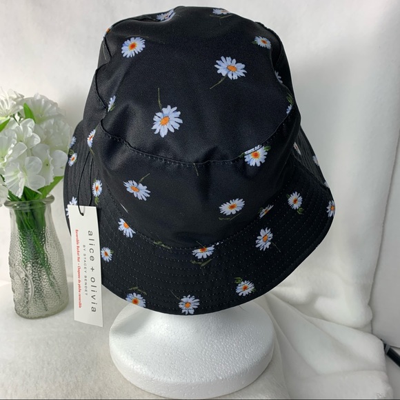 Alice & Olivia Bucket Hat Reversible Navy/White - Picture 4 of 11